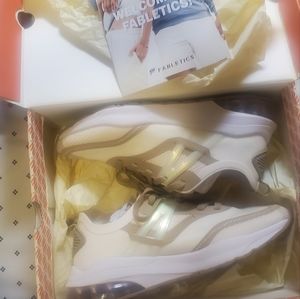 Women fabletics sneakers/shoes